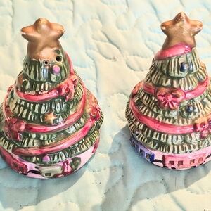 Christmas Trees w/Golden Star Ceramic Salt & Pepper Shaker Set 3.5"